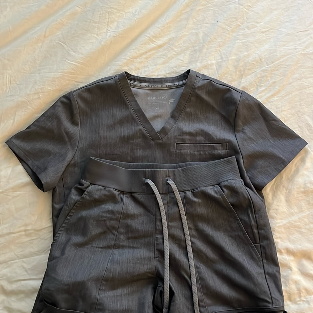Fabletics scrub set